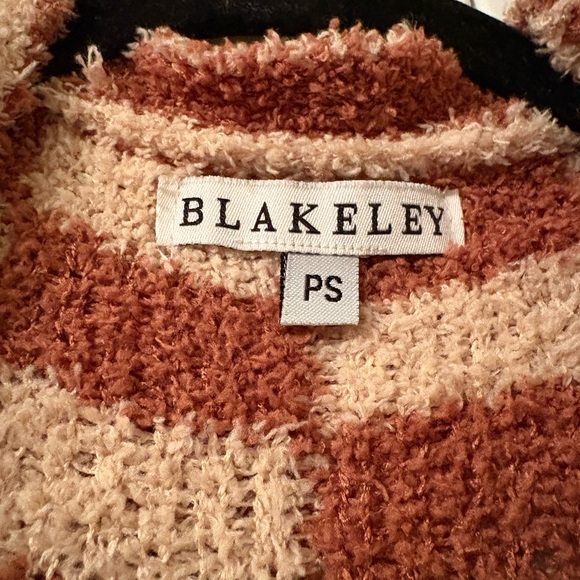 Blakely Oversized Fuzzy Soft Longline Checker Knit Cardigan | size petite small - Picture 5 of 8